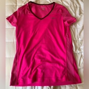 T-shirt Reebok pink women
